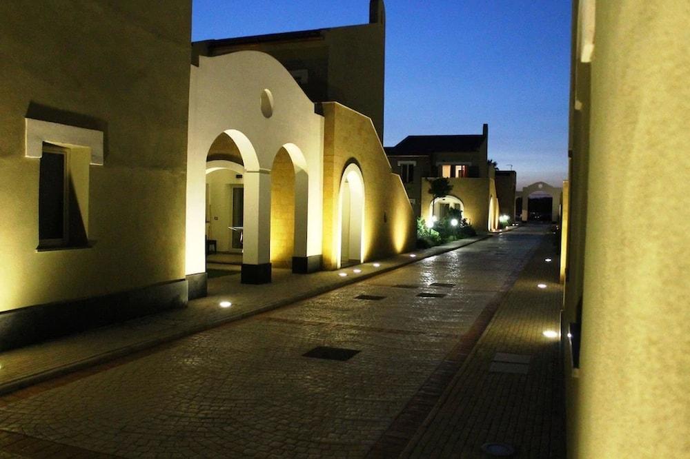 Le Residenze Archimede Aparthotel Syracuse Exterior photo
